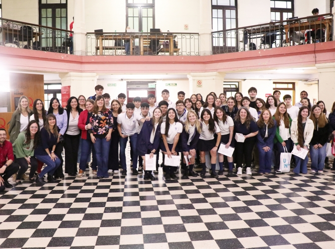 Escuelas secundarias recibieron los premios del Concurso Nacional Superhéroes y Superheroínas de la Ciencia