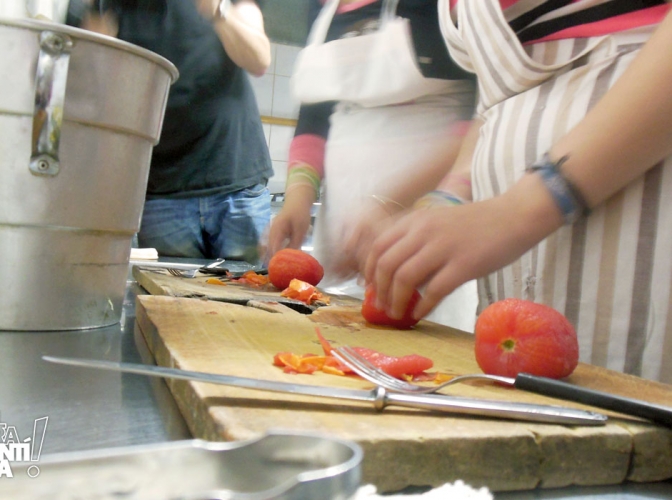 Taller sobre manipulación de alimentos en el comedor de la Vecinal Las Flores II